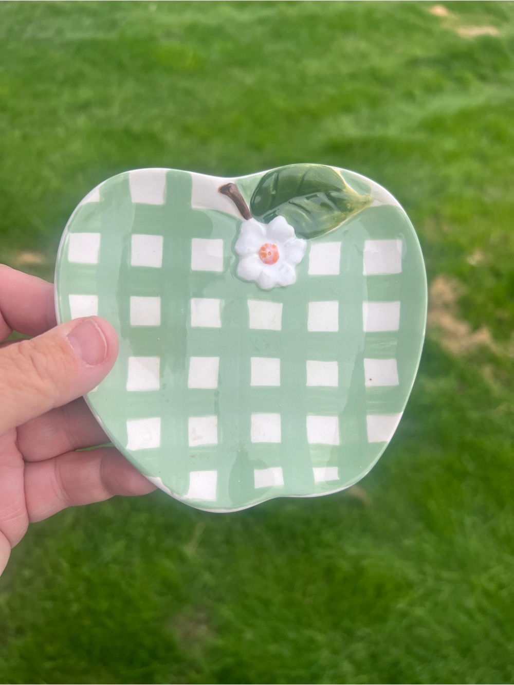 Cracker Barrel Green Gingham Apple Plate with Leaf Accent